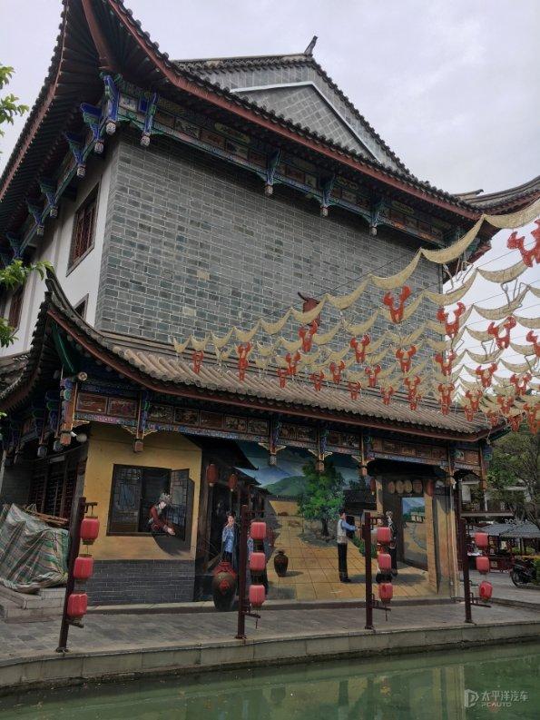 中国强硬:出动5艘橡皮艇追击!菲渔民闯黄岩岛,该岛有何价值?
